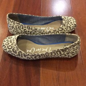 Cute leopard print Toms flats